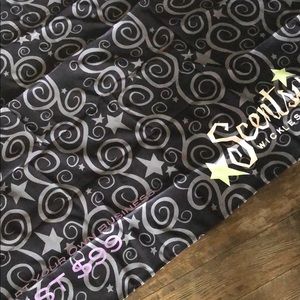 Scentsy rectangle tablecloth black w/ gray 58”x99”